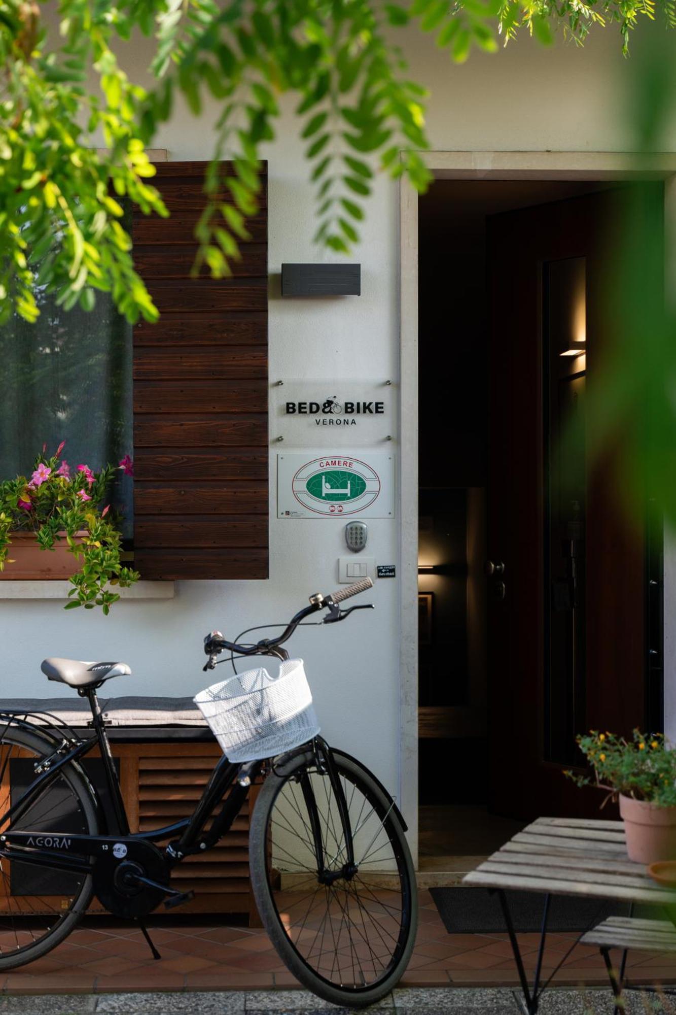 Bed And Bike Verona Bagian luar foto