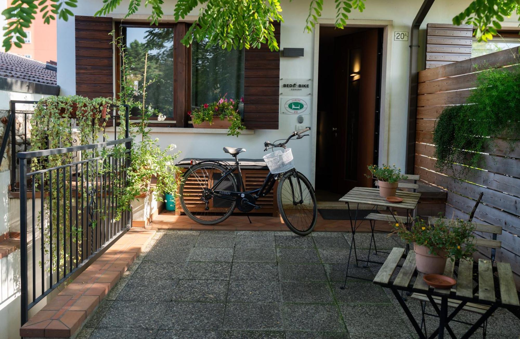 Bed And Bike Verona Bagian luar foto